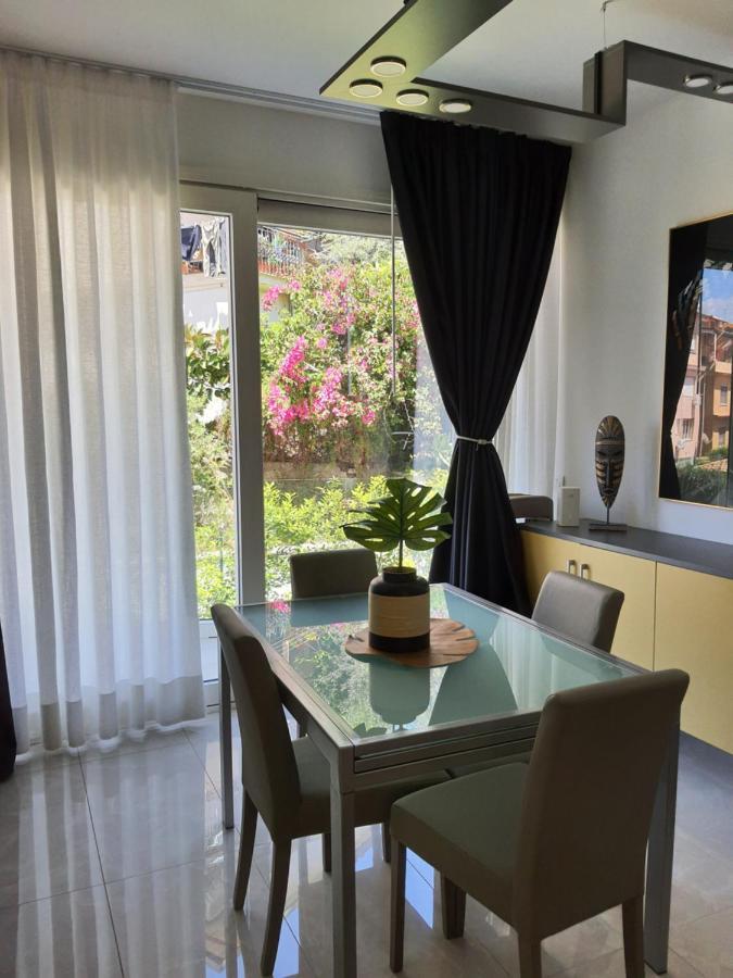 Minerva Luxury Town Center , Pool And Parking Apartment Taormina Bagian luar foto