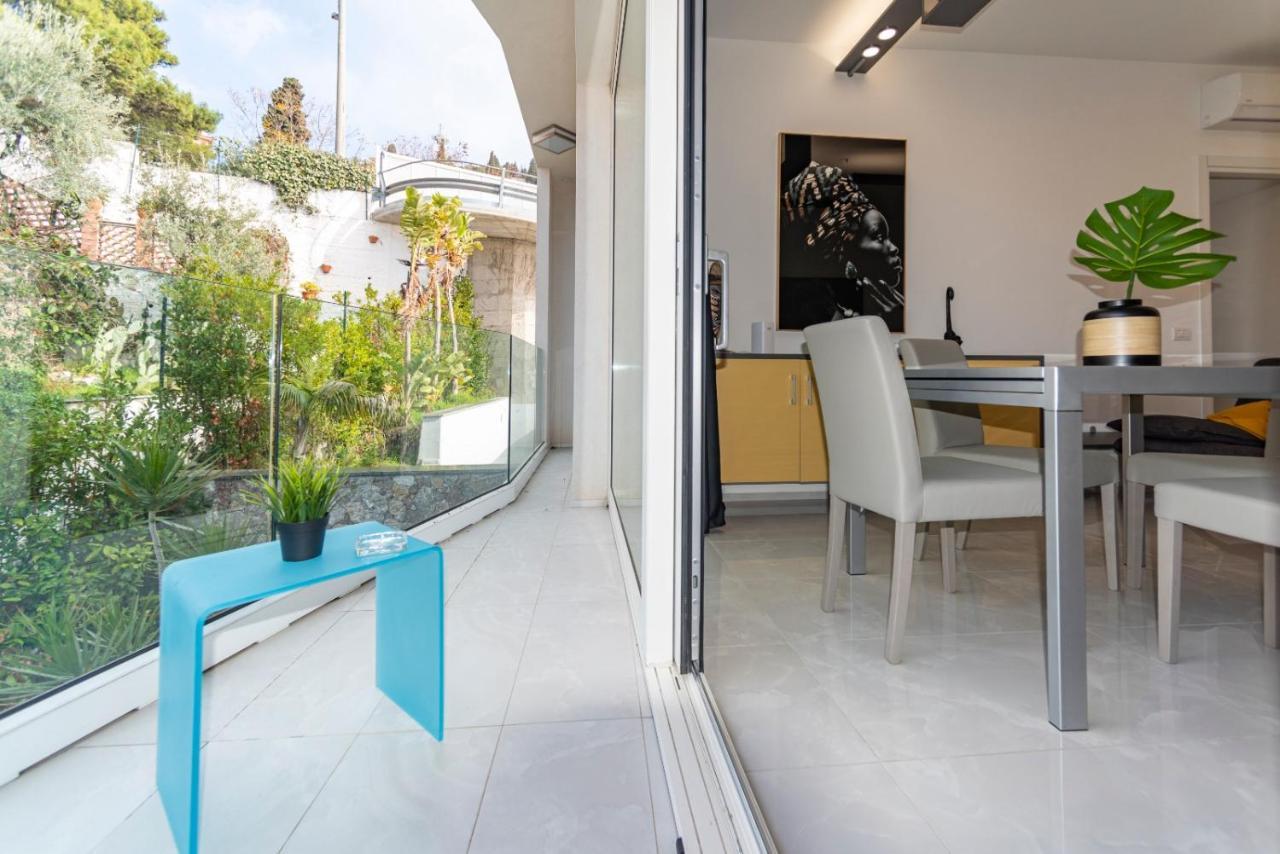 Minerva Luxury Town Center , Pool And Parking Apartment Taormina Bagian luar foto