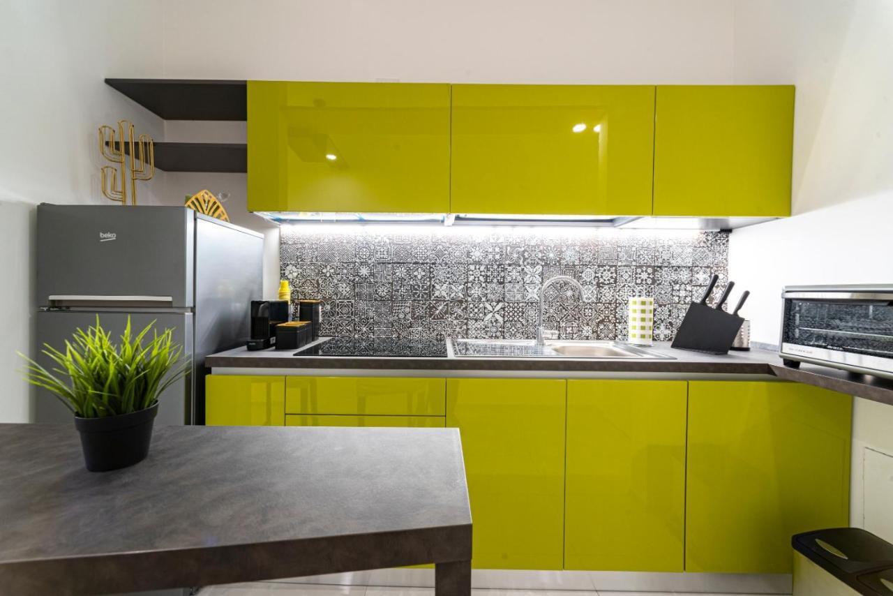 Minerva Luxury Town Center , Pool And Parking Apartment Taormina Bagian luar foto